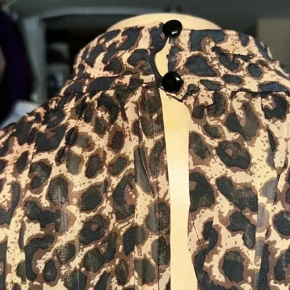 Women’s Chic Leopard Print Smocked Mini Dress size Small - Picture 8 of 11